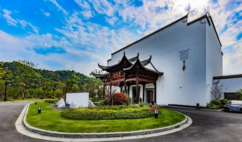 Wuyuan Yuehuitang - Image 1