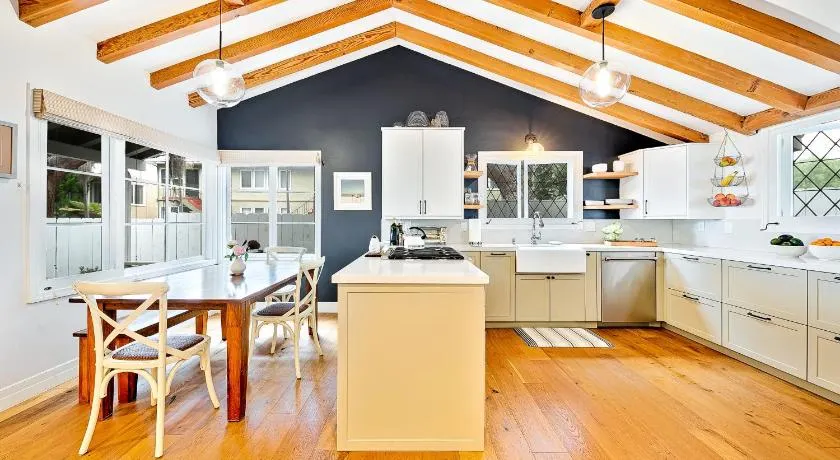 Gorgeous coastal four-bedroom steps from Windansea Beach - Image 1