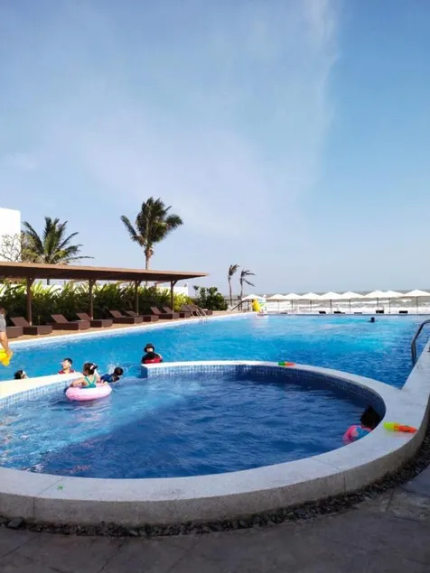 Aria Resort- Căn hộ nghỉ dưỡng tầng 8 hướng biển, hồ bơi sát cạnh bãi tắm riêng (miễn phí) - Image 1