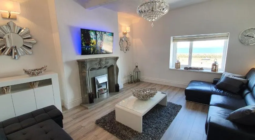 3 Harbour Views - Image 1