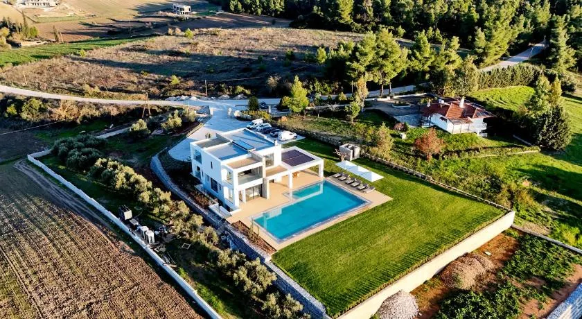Sani Chateau - Image 1