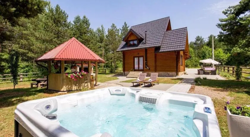 Espléndido apartamento vacacional con jacuzzi, jardín y barbacoa | Vistas a la montaña - Image 1