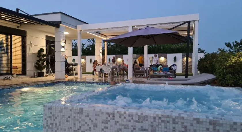 Harmony house with POOL - Image 1