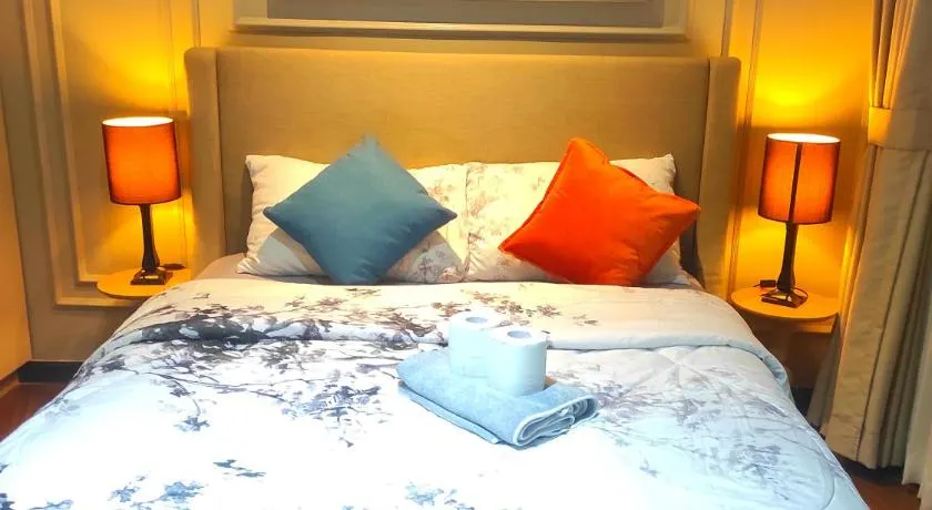 Elegant Stylish 1 Bedroom Balcony City and Manila Bay view FREE Sauna Pool GYM Makati - Image 1
