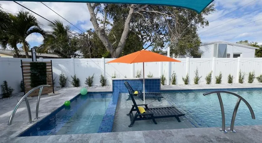 Relaxing Family Oasis with Heated Salt Pool & Spa - Image 1