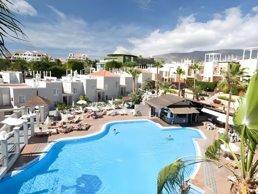 Los Olivos Beach Resort - Image 1