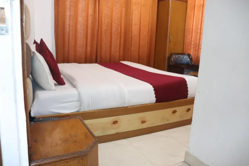 hotel  tourist home - Image 1