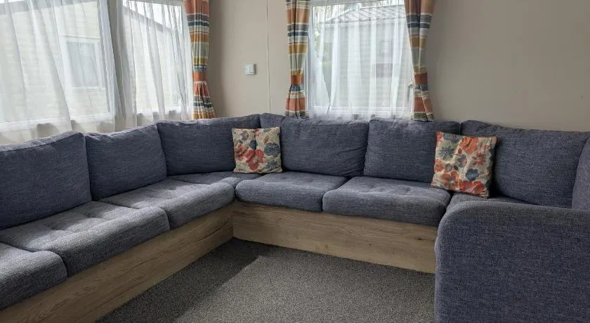 Coastal Comfort Relaxing 3-Bed Holiday Home at Marlie Holiday Park - Image 1