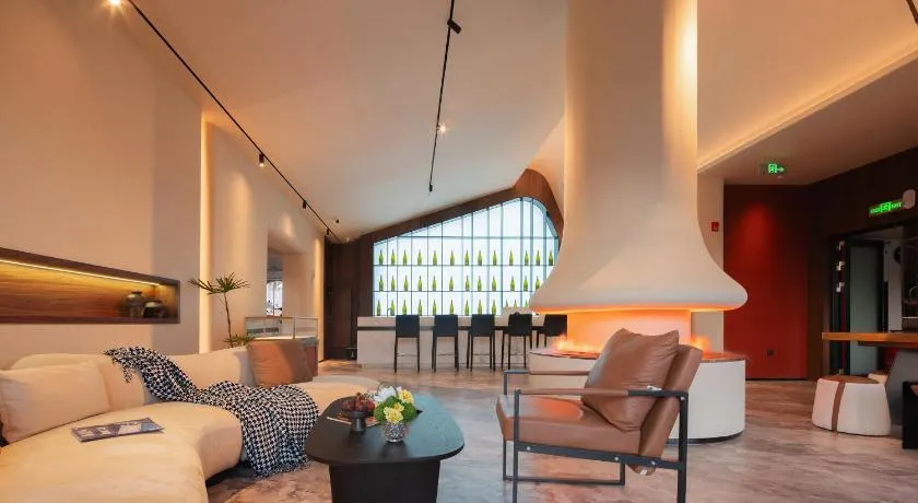 Zhangjiajie Yu Realm Hotel - Ancient Charm - Modern Luxury - Your Perfect Journey - A single pick-up or drop-off - Image 1