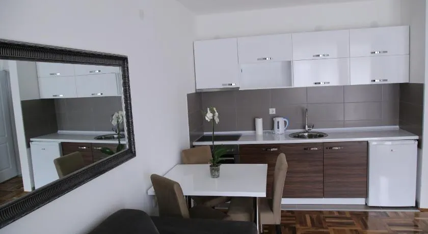 SAPA Studios & Apartments - Image 1