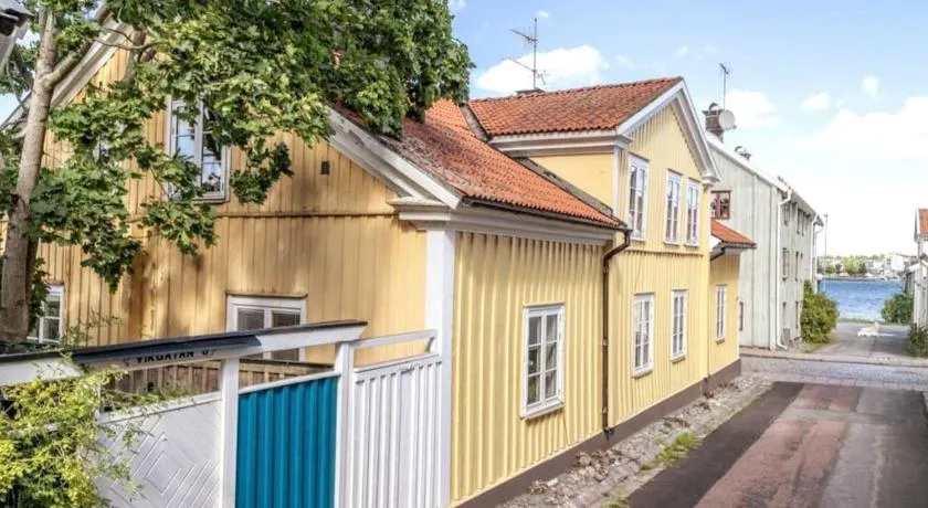 Central lägenhet i 1700-talshus - Image 1