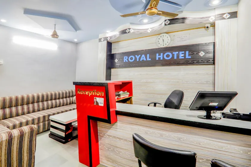 OYO 64424 Hotel Royal - Image 1