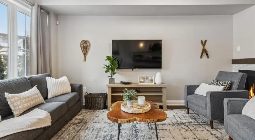 Family Townhome in Historic Snowbridge - Image 1