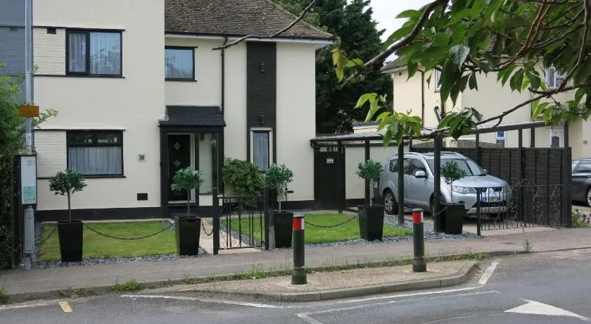 3 Bedroom Home with Welcome Breakfast near Beaches - Image 1