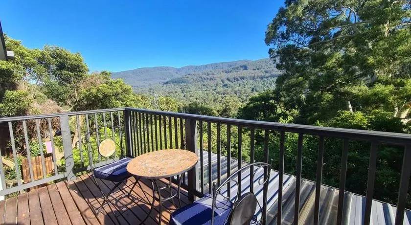 'Wahroonga' home among the Gum trees in Warburton - Image 1