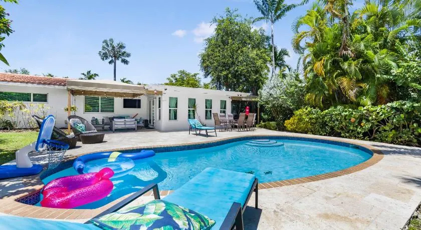 Cozy Family House Close To Biscayne Park W/Pool - Image 1