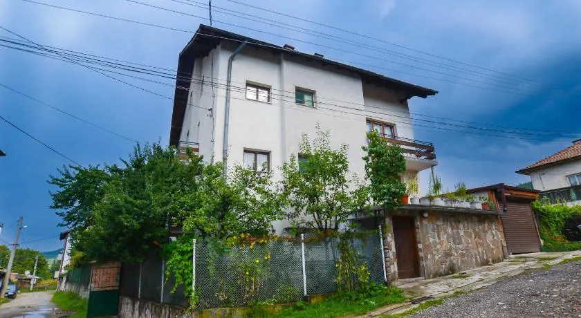 Topuzovi Guest House - Image 1