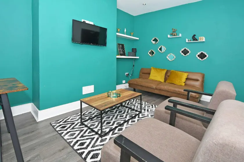 Townhouse @ 202 Walthall Street Crewe - Image 1