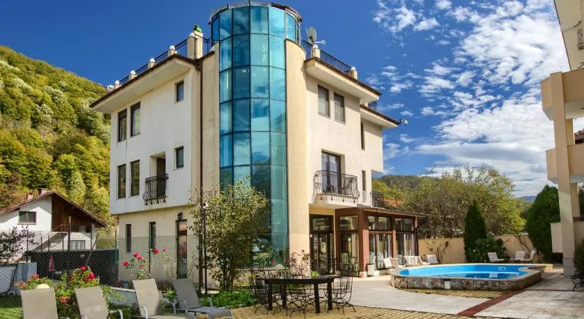 Family Hotel Zornitsa - Image 1
