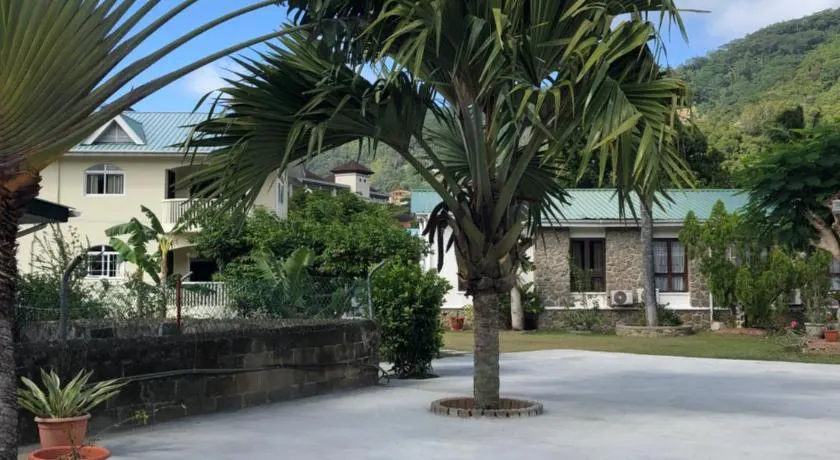 Flower Garden Self-Catering Apartments - Image 1
