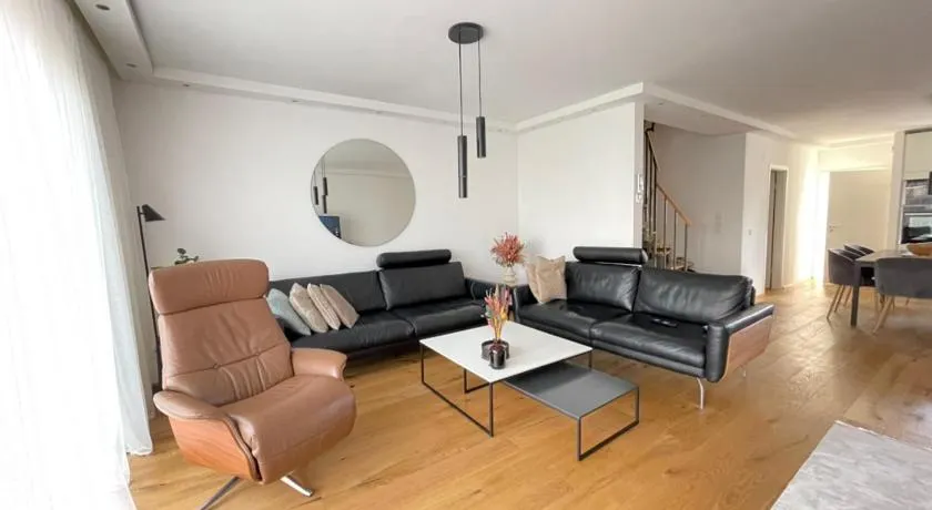 Nice House, 5 rooms, garden, free parking, SmartTV - Image 1