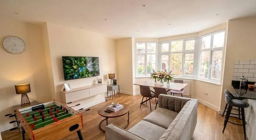 The Mayfield Suite -Modern Two Bed Apartment - Image 1
