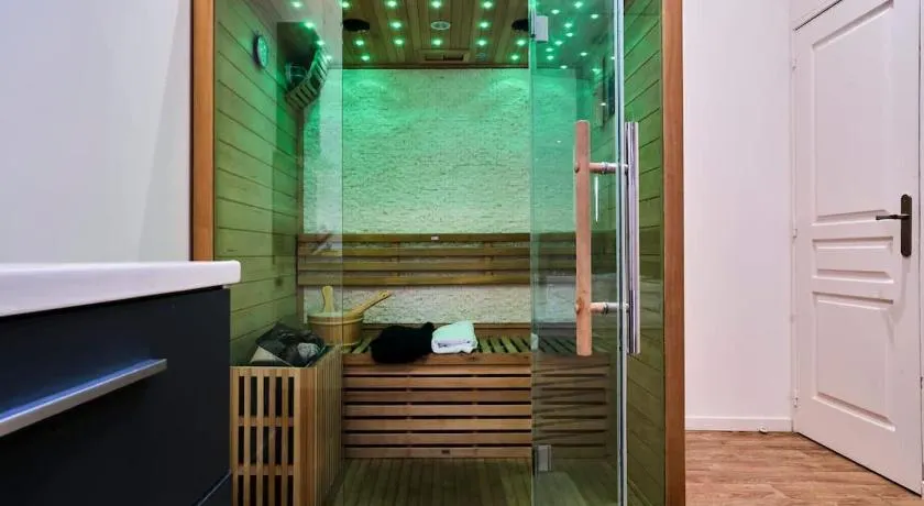 Baignoire Blaneo & Sauna 10 minutes de la gare - Image 1