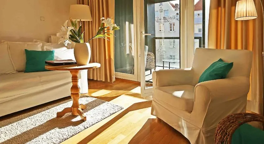 IRS ROYAL APARTMENTS Apartamenty IRS Kwartał Kamienic - Image 1