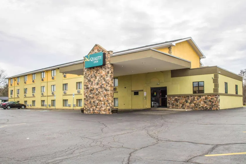 Quality Inn Hall of Fame - Image 1