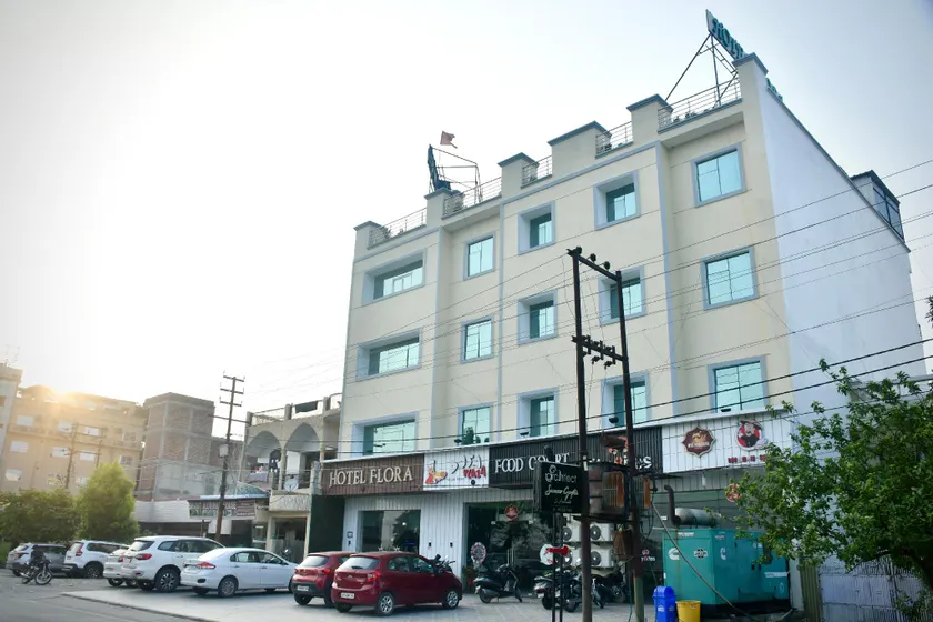 Hotel Flora - Image 1