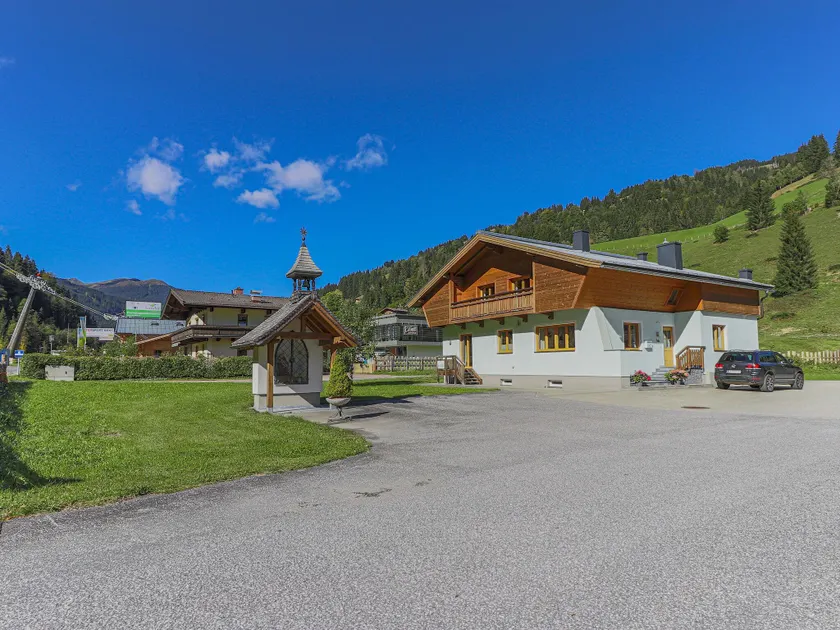 Luxury Chalet with Sauna in Saalbach-Hinterglemm - Image 1