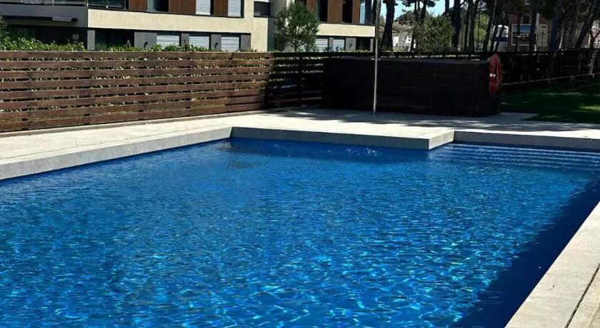 Sol, terraza y piscina en S Agaró - Image 1