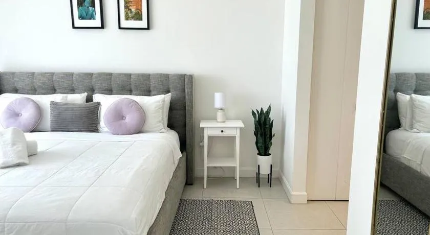Comfortable Studio suites in downtown Doral - Image 1