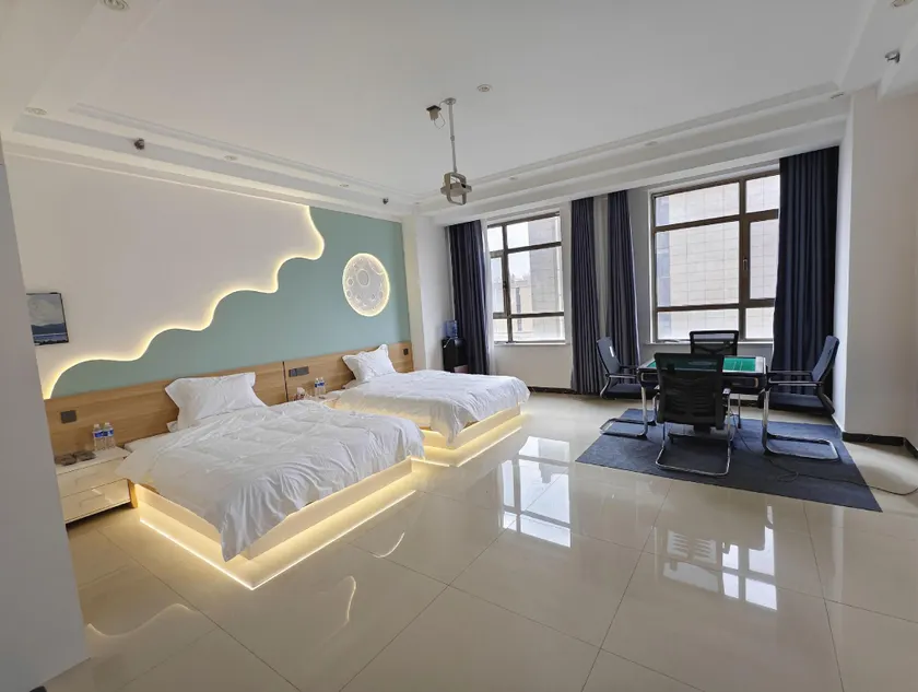 Yunqi Dream House Cinema Hotel - Image 1