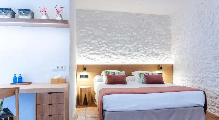Hotel Boutique Monells Summum - Image 1