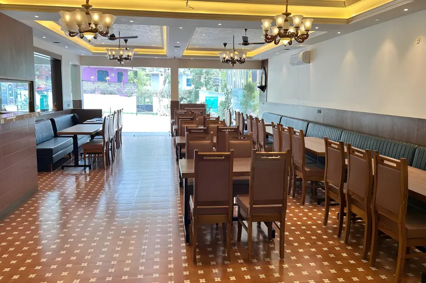 Hotel Embell - Image 1