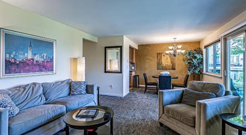 the Veranda, Best Area, 2 Baths, 2 Bedrooms, WD, Jacuzzi bath, New Carpet, Balcony, 925sf - Image 1