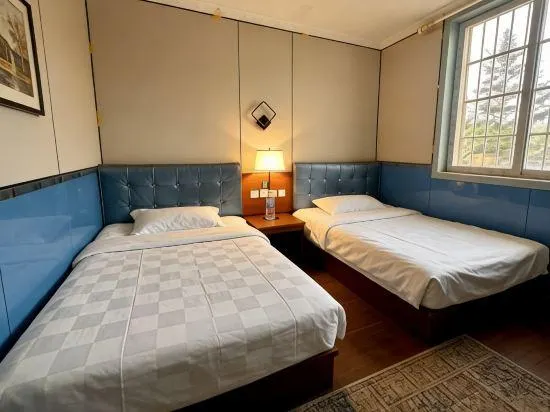 Gulou Holiday Inn - Image 1