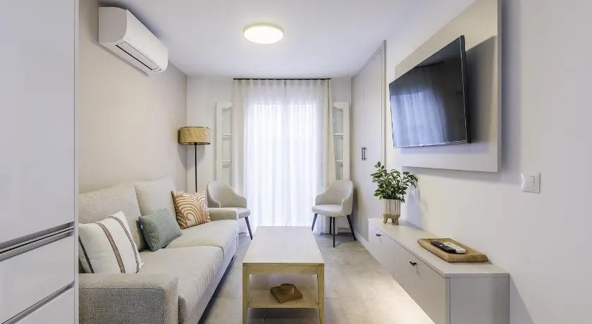 A&N Torre del Mar Holiday Apartment Near Beach - Image 1