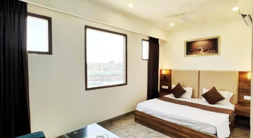 HOTEL KAILASH REGENCY - Luxury Rooms Near Railway Station and Bus Terminal Ludhiana - Image 1