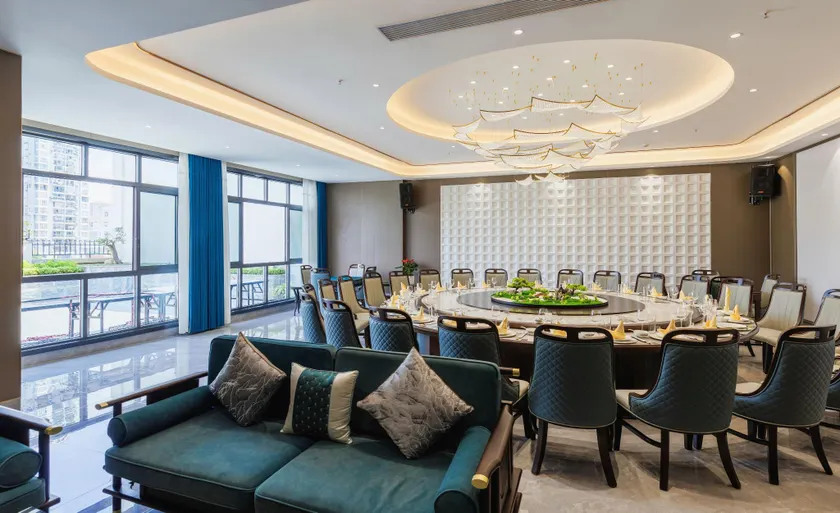 Fortune Hotel - Image 1