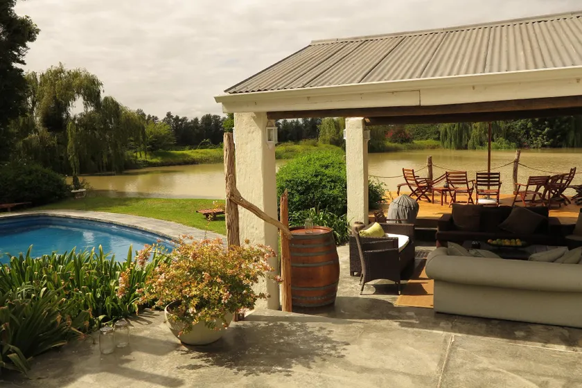 Broadlands Country House - Image 1