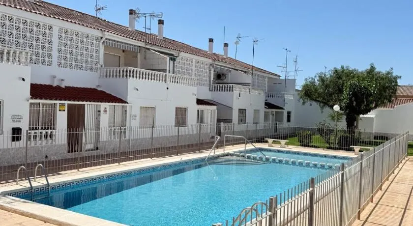 Bungalow with a pool and a terrace - Image 1