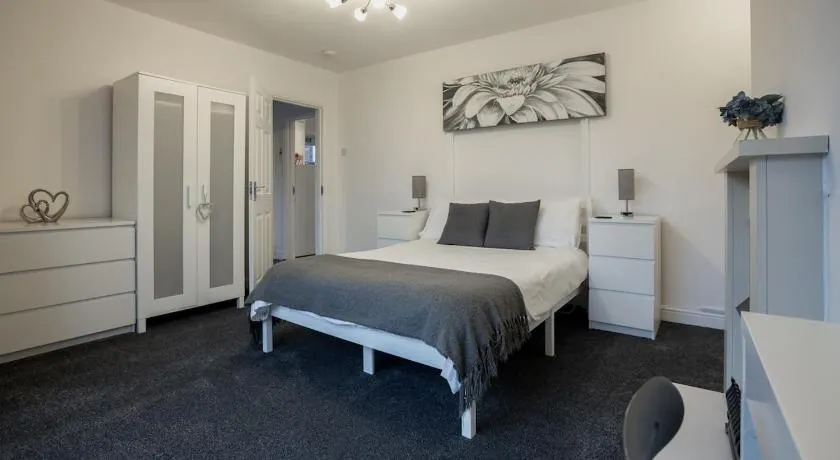 Hereford - Raven House - 4 Bedroom House Located West Of City, Sleeps 7 - Perfect For Contractors Or a Base For Exploring - Hosted By RENTMYHOUSE - Image 1