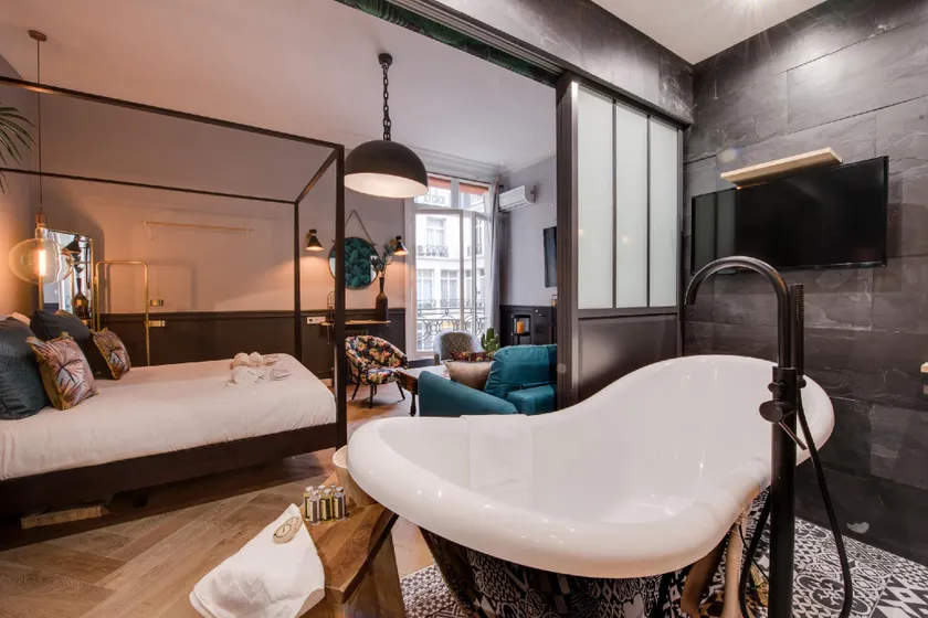 Appartement-de Luxe-SDB privée avec baignoire-Vue sur la cour - Image 1