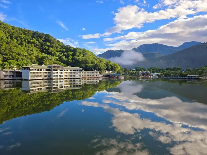 Lakeside Resort Hotel - Image 1