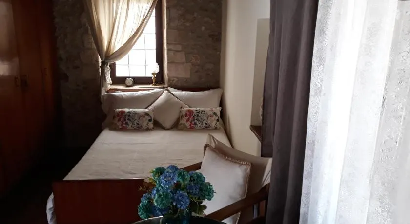 Koutouloufari Cosy Cretan Cottage - Image 1