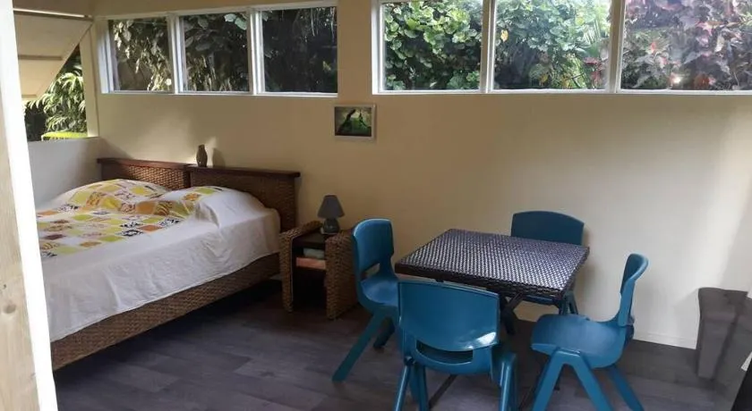 Fare Totara, jardin verdoyant - Image 1