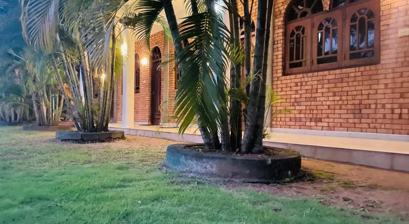 Isuru Inn - Image 1