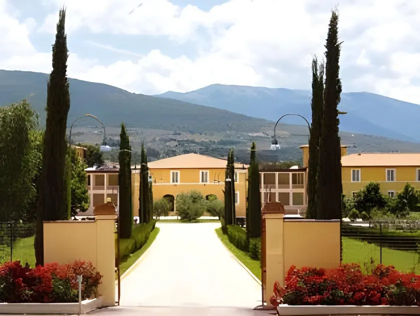 Delfina Palace Hotel - Image 1